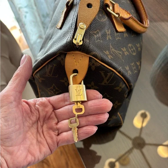 Vintage Y2K Louis Vuitton Speedy 30 - Picture 8 of 15